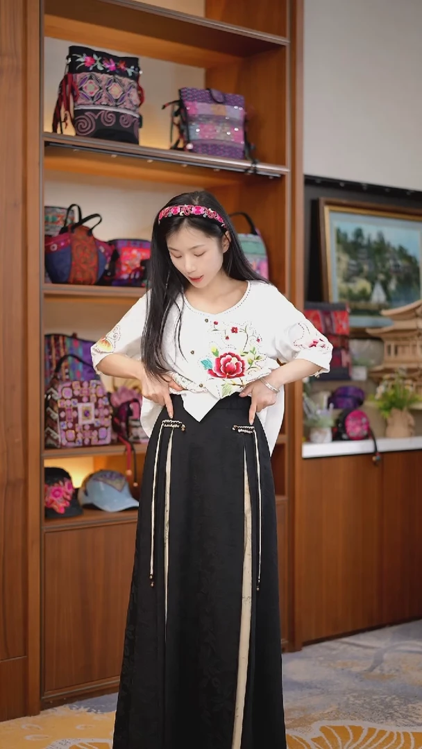 【闪购商品】刺绣黔东南苗族刺绣裙子A9554