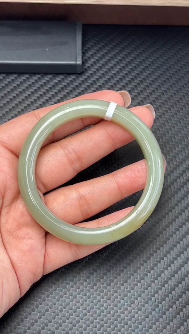 未镶嵌手镯和田玉若羌微色差52m