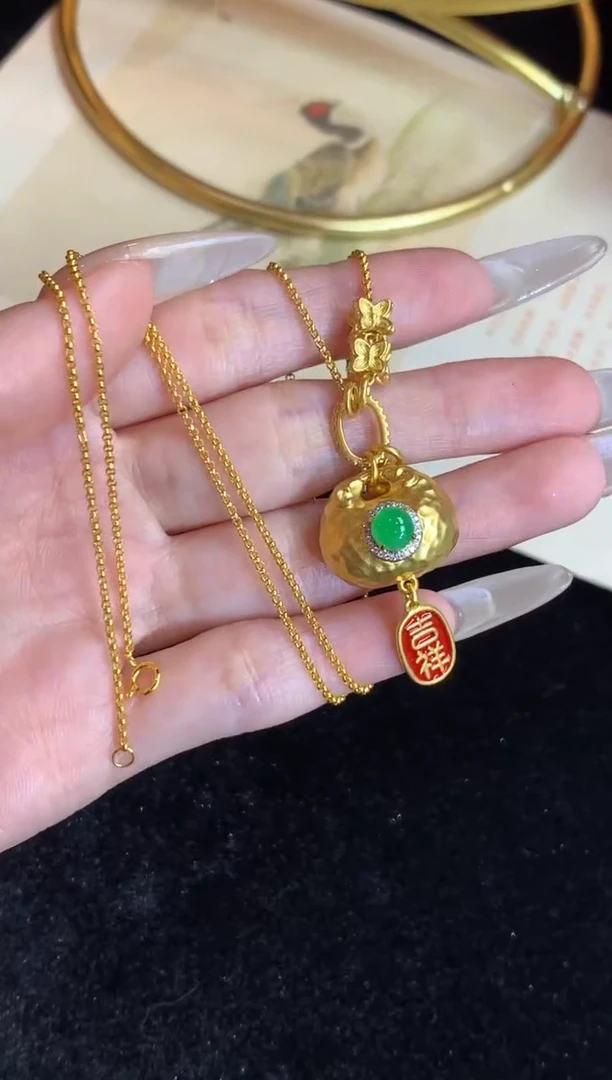 翡翠18K金镶嵌颈饰翡翠吊坠