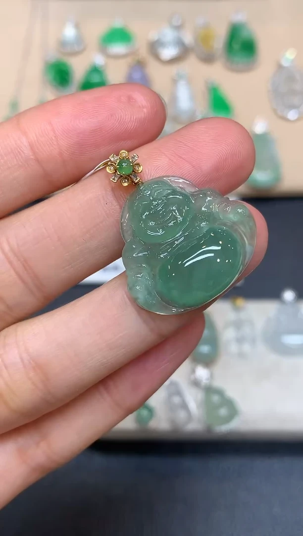 颈饰18K金镶嵌翡翠佛公【无服务费