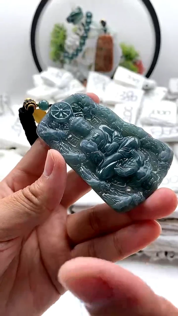 翡翠未镶嵌颈饰阿弥陀佛