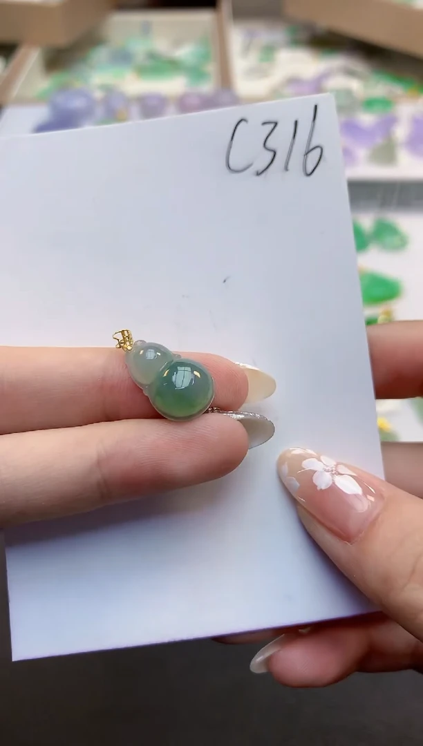 翡翠18K金镶嵌颈饰11111111