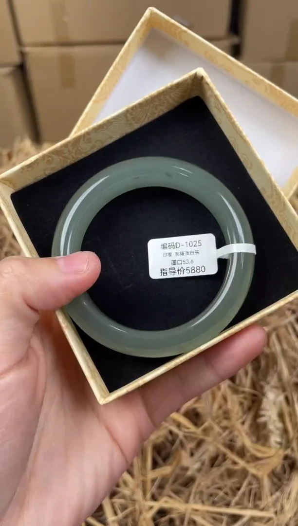 未镶嵌手镯石英质玉D1025