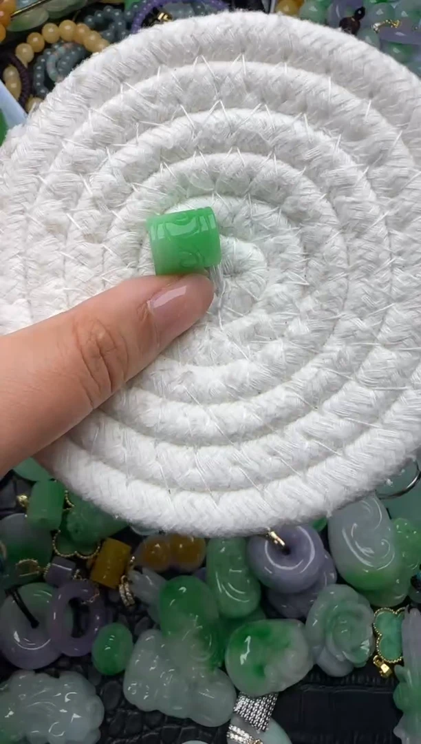 颈饰未镶嵌翡翠缅甸翡翠吊坠