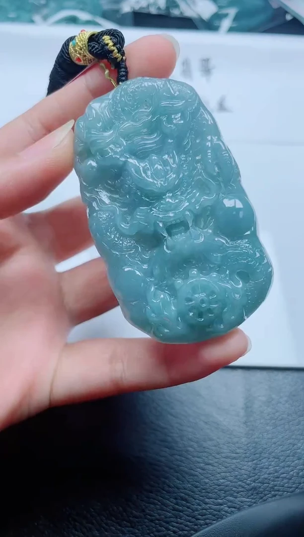 翡翠未镶嵌颈饰