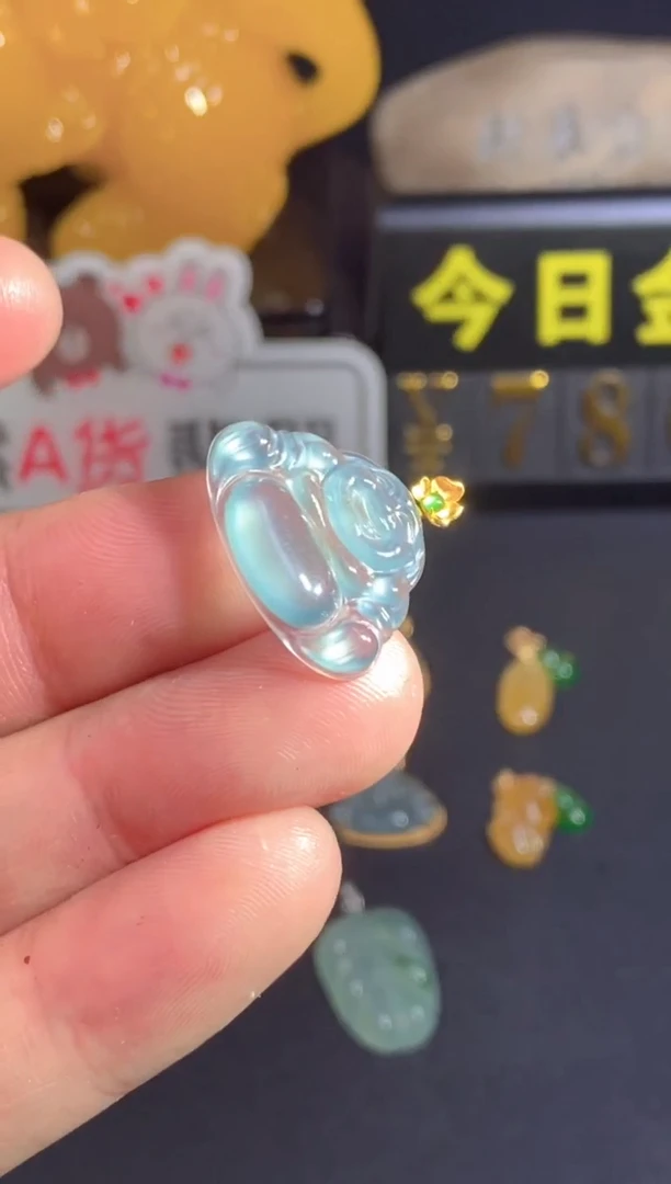 颈饰18K金镶嵌翡翠
