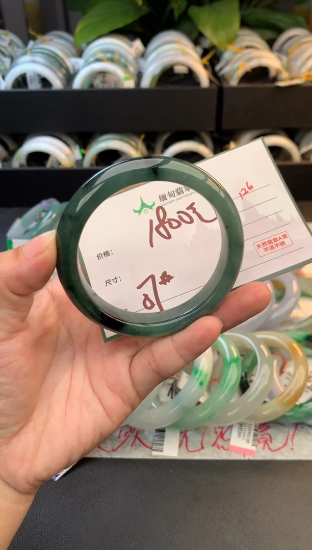 未镶嵌定制翡翠毛货需精细抛光+多人