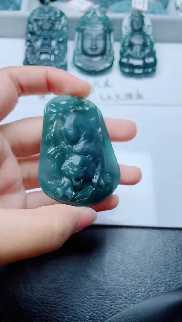 颈饰未镶嵌翡翠