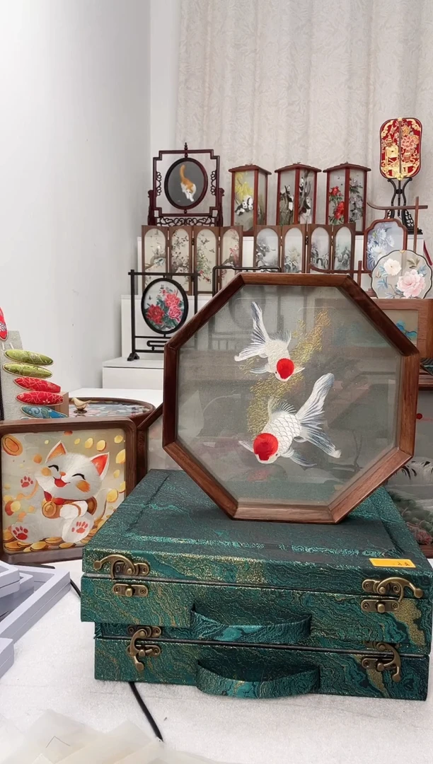 扇子苏绣作品手工摆台
