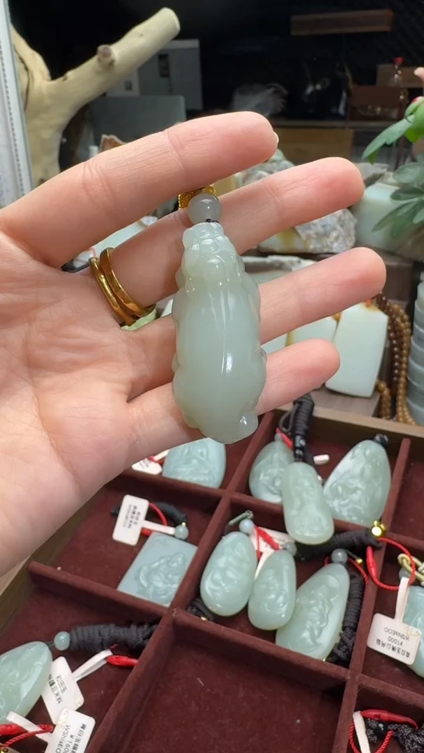 和田玉未镶嵌吊坠(赠链)且末料青白玉貔貅吊坠