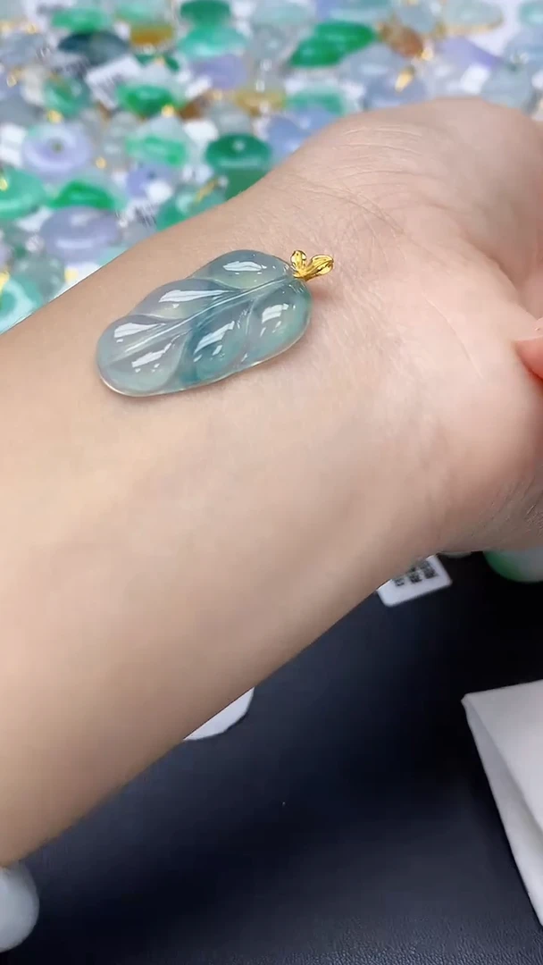 翡翠18K金镶嵌颈饰天然缅甸a货翡翠