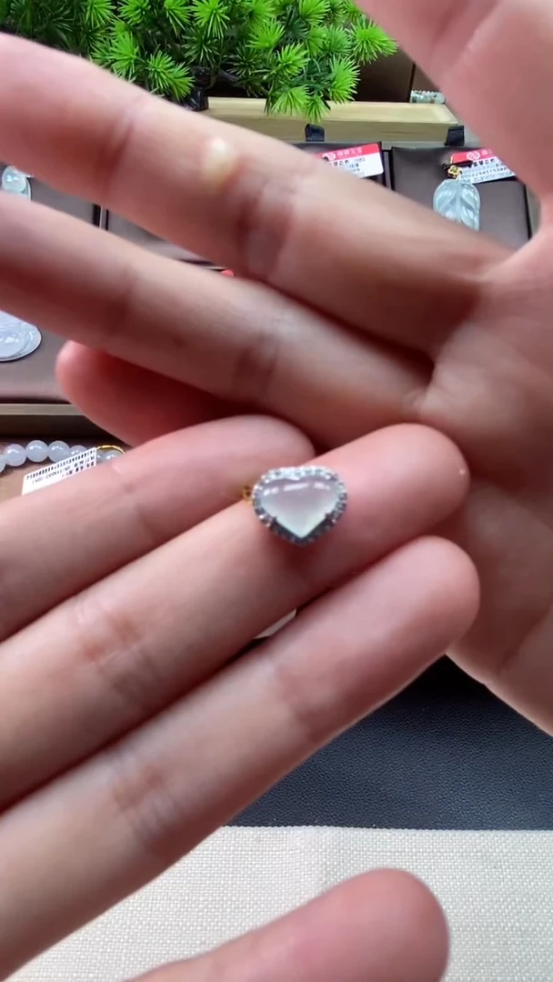 【闪购商品】翡翠颈饰银S925镶嵌桃心