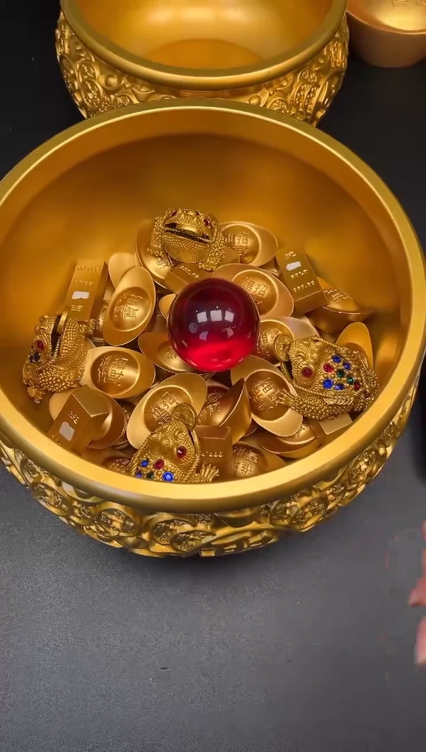 铜30锭2号元宝+6个金条（长5.3cm)+4只金色金蟾