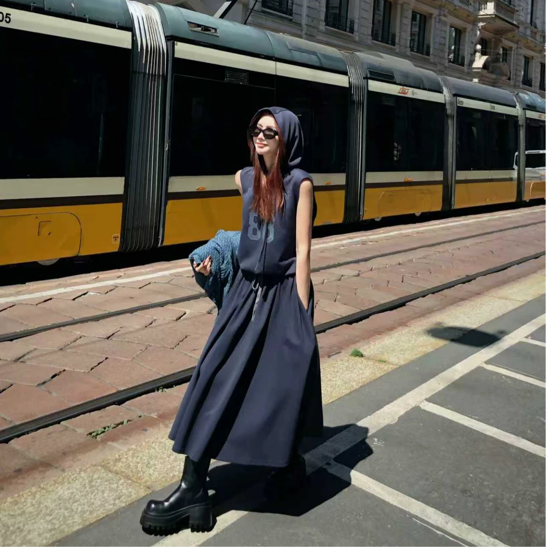 婉君【意大利街头】春秋季连帽无袖街头运动伞裙连衣裙LWJ25C3Q2292