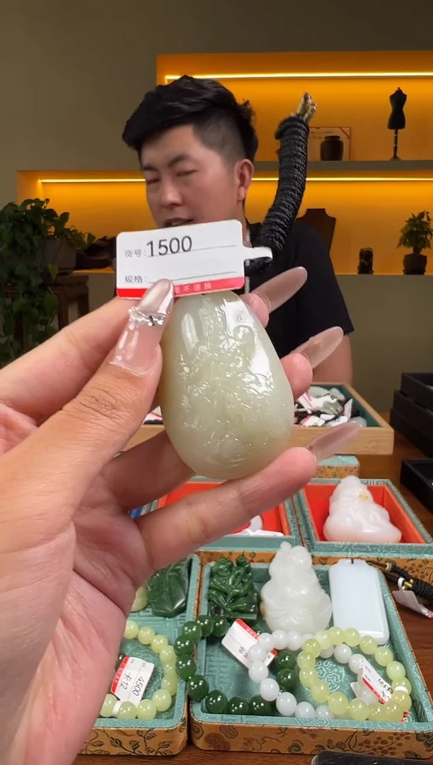 和田玉未镶嵌颈饰1