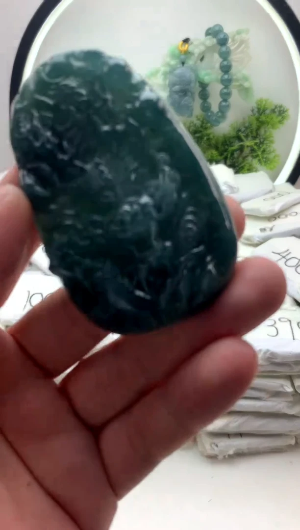 翡翠未镶嵌颈饰龙牌