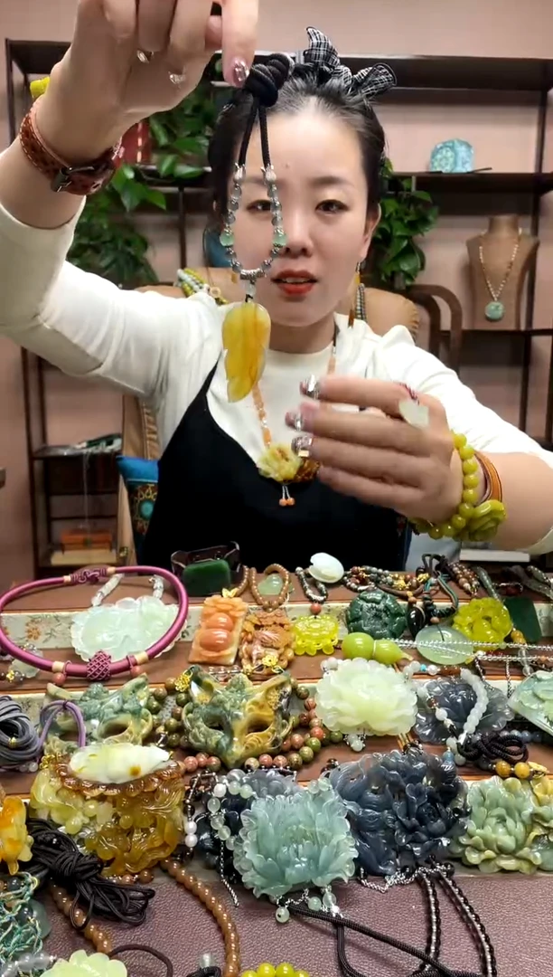 未镶嵌岫玉吊坠·