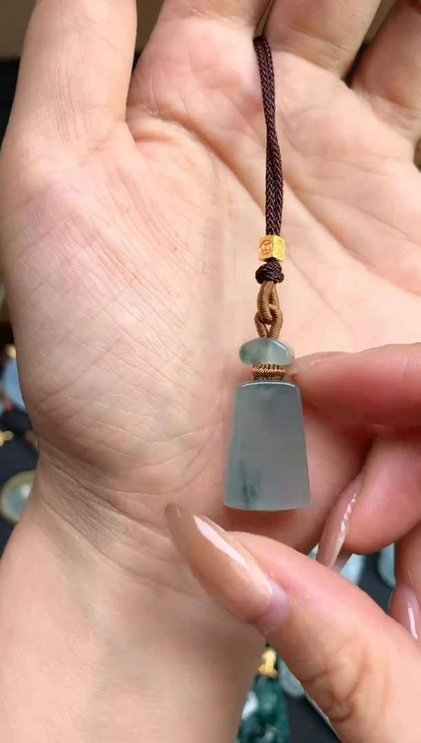 颈饰未镶嵌翡翠爱****y2025120201