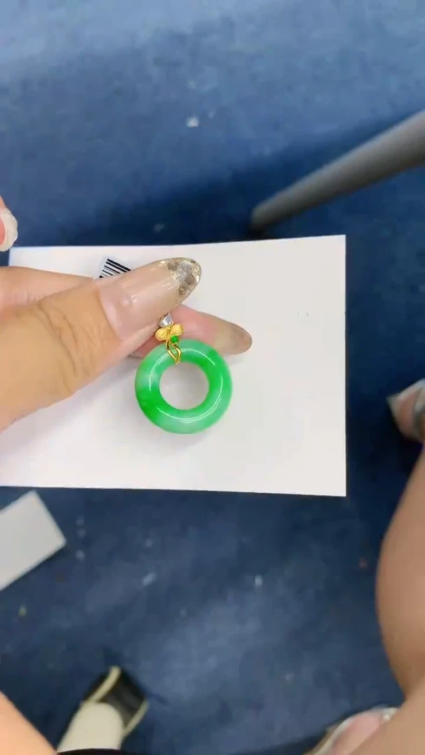 翡翠18K金镶嵌颈饰           1