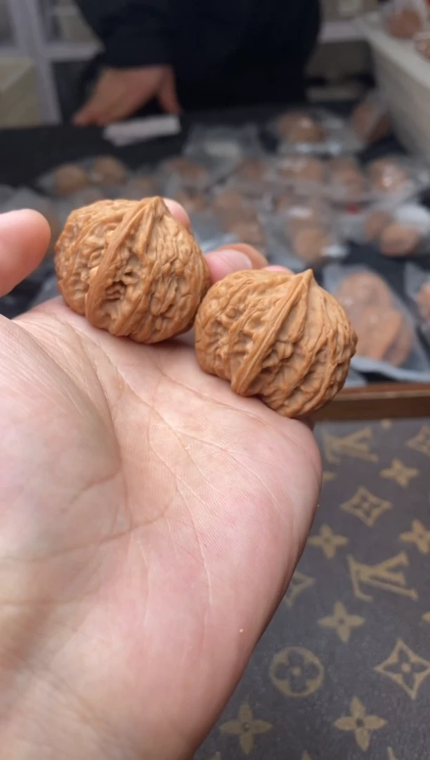 【闪购商品】文玩核桃把件A159号36尺龙珠