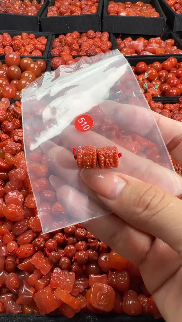 南红玛瑙未镶嵌颈饰1