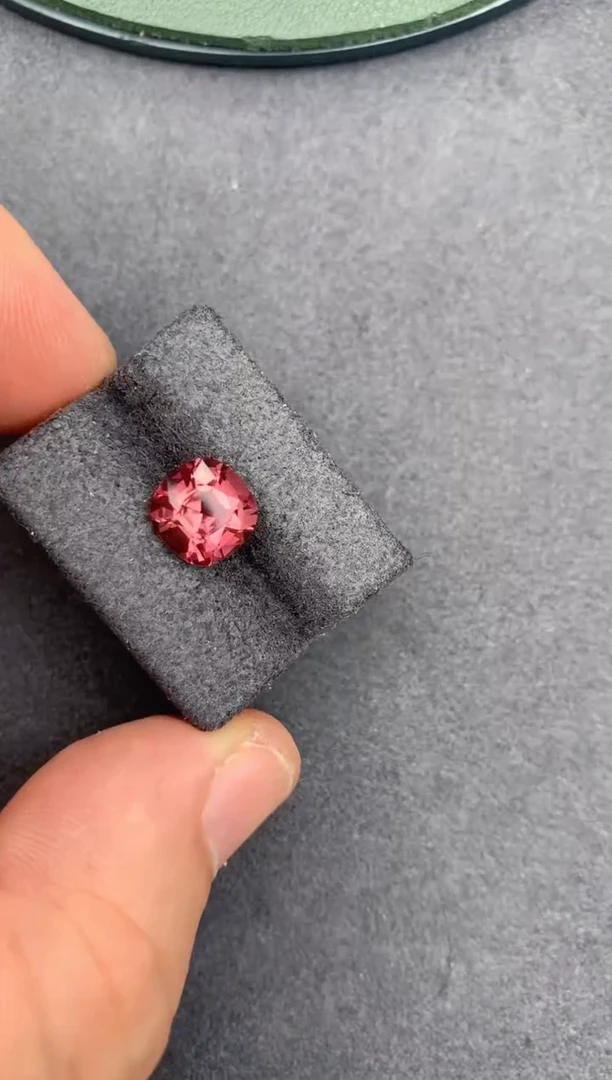 裸石未镶嵌碧玺2.4ct 橘粉色碧玺