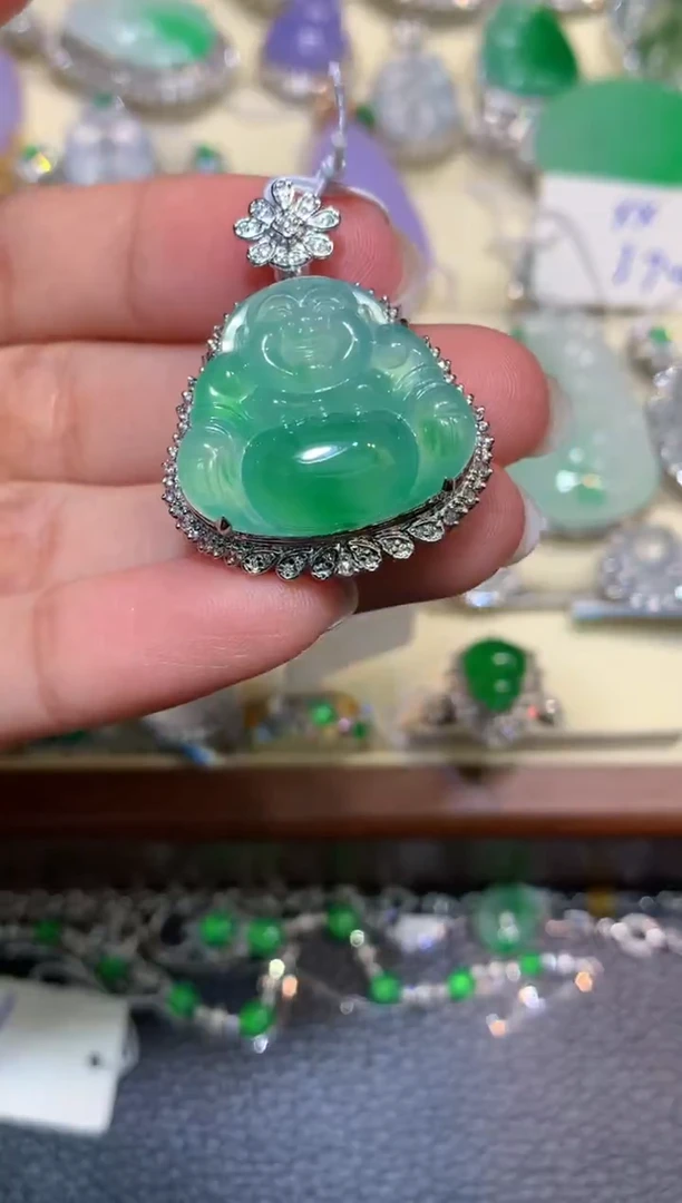 颈饰18K金镶嵌翡翠1