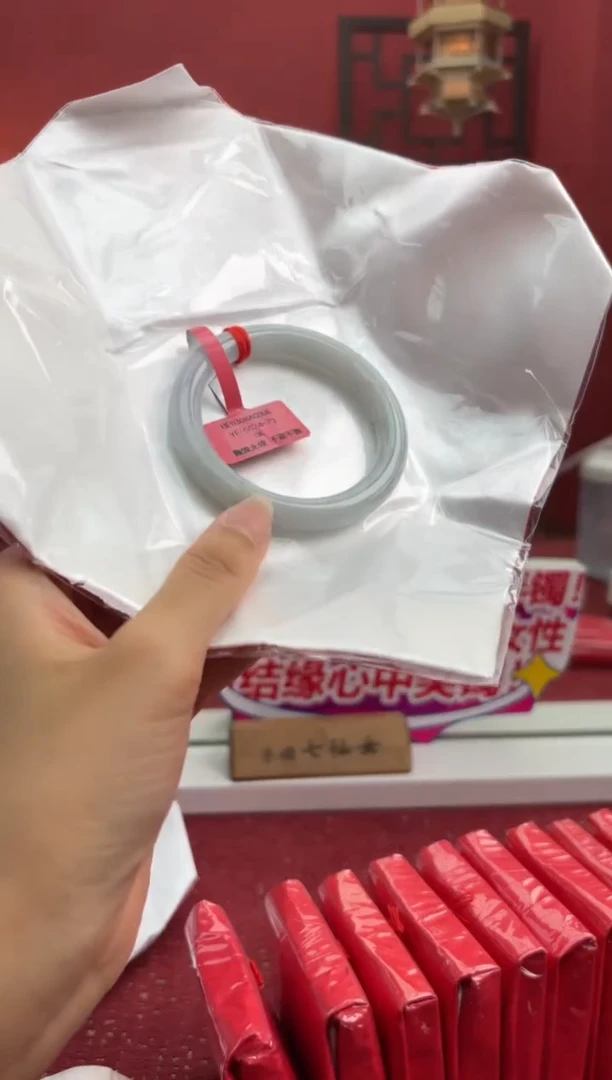 未镶嵌手镯（圆镯）翡翠翡翠手镯5