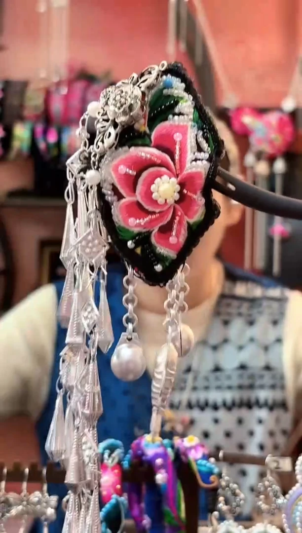 织绣云织谣民族风精美饰品   189