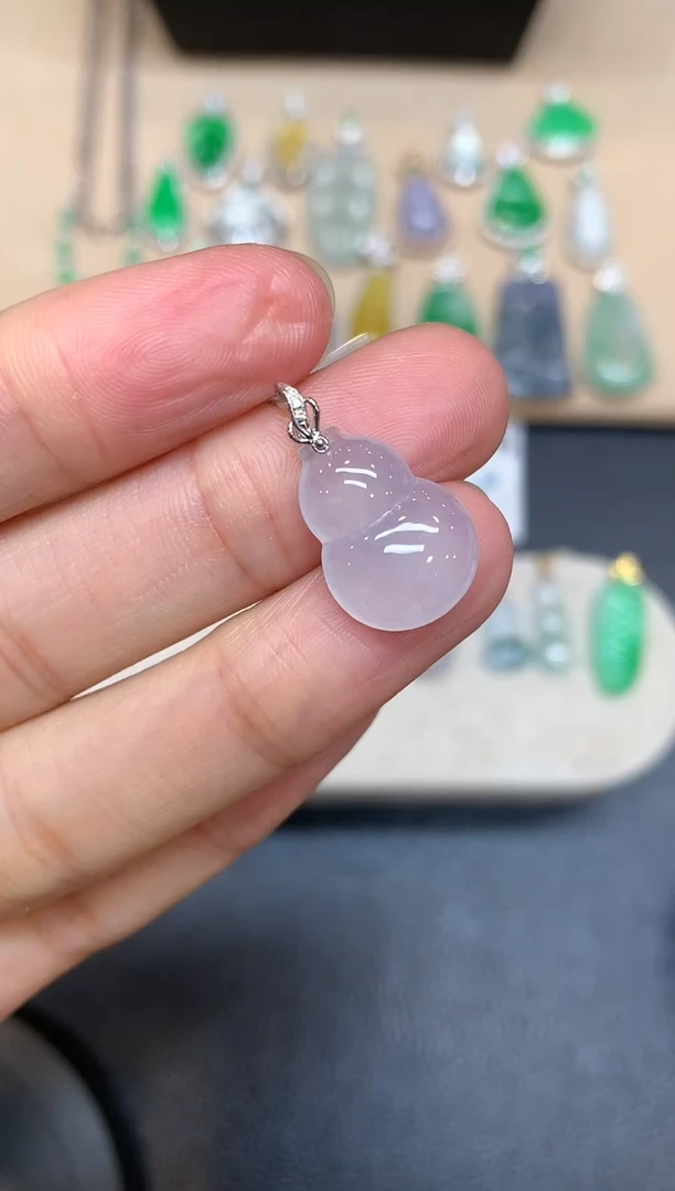 颈饰18K金镶嵌翡翠H