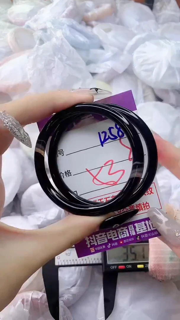 玛瑙/玉髓手镯未镶嵌1258