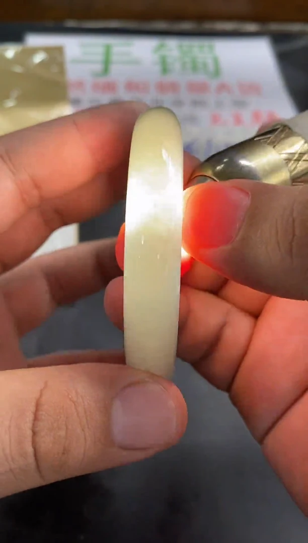 翡翠手镯未镶嵌手镯