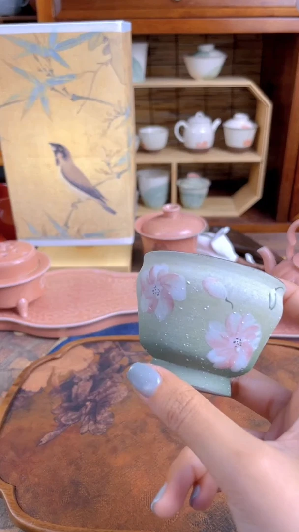 【闪购商品】手绘粉引收口品茗杯