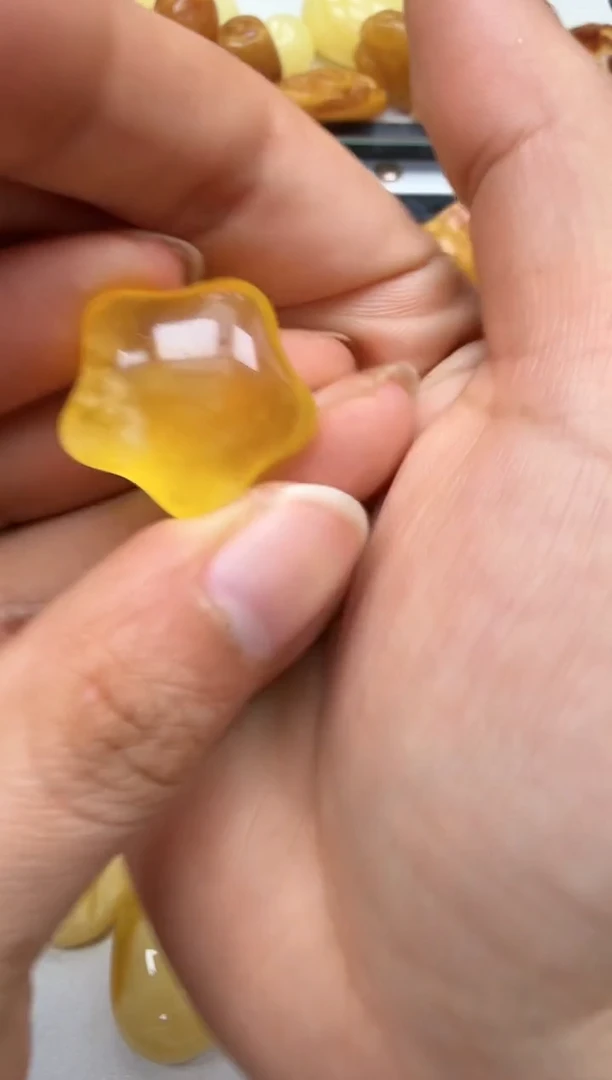 裸石琥珀未镶嵌如图