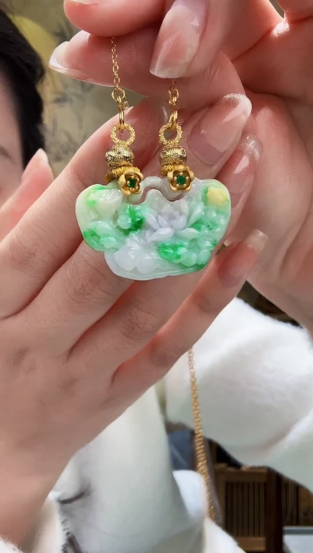 颈饰未镶嵌翡翠吊坠