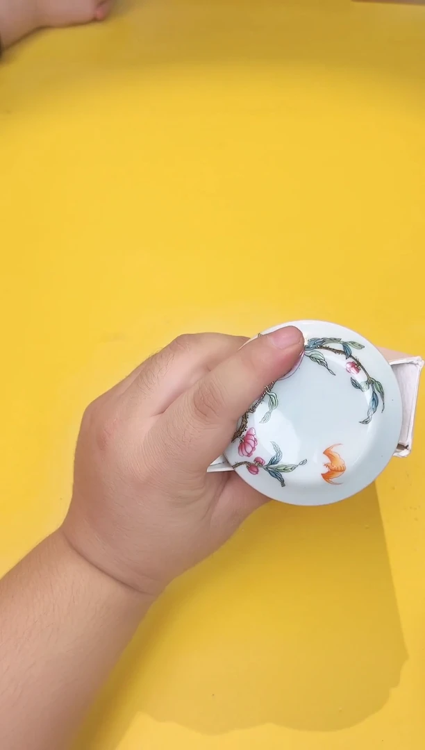 瓷片银色山泉