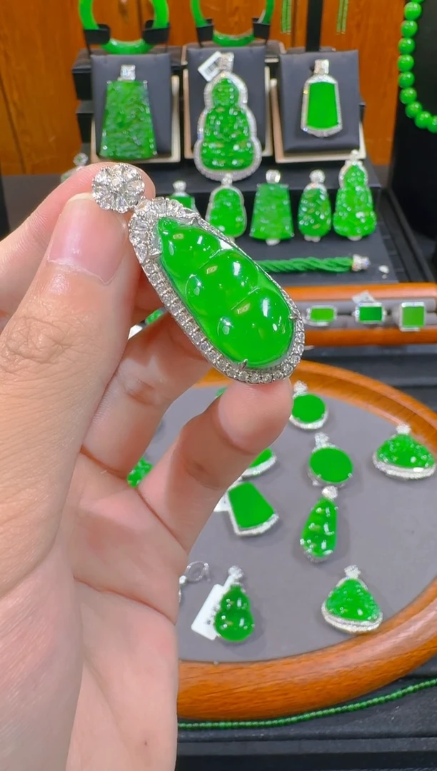 吊坠(赠链)银S925镶嵌翡翠天然A货翡翠