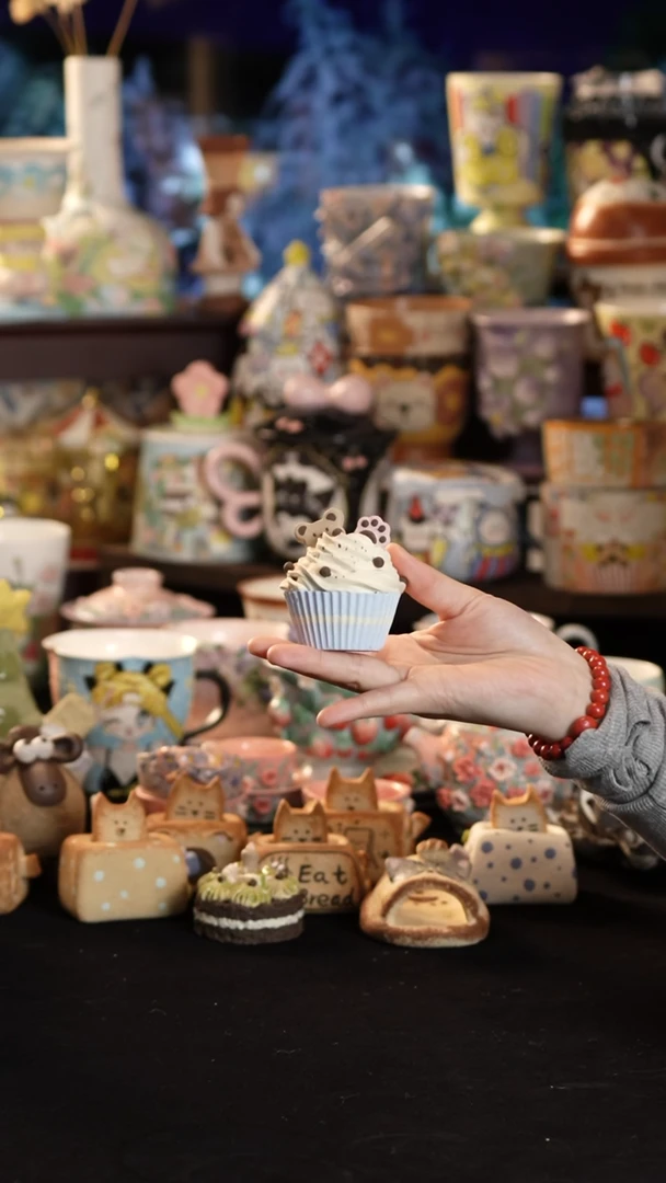 摆件陶景德镇釉下彩手绘设计师款陶瓷