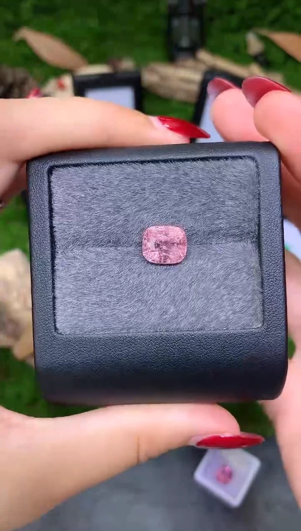 定制尖晶石裸石未镶嵌枕型 柔和桃色调 4.35ct
