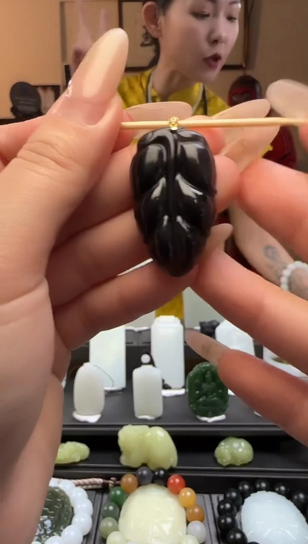 【闪购商品】和田玉帝王紫叶子未镶嵌吊坠