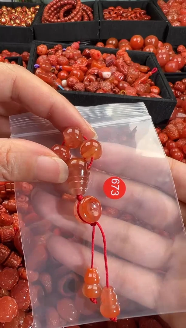 南红玛瑙未镶嵌颈饰1