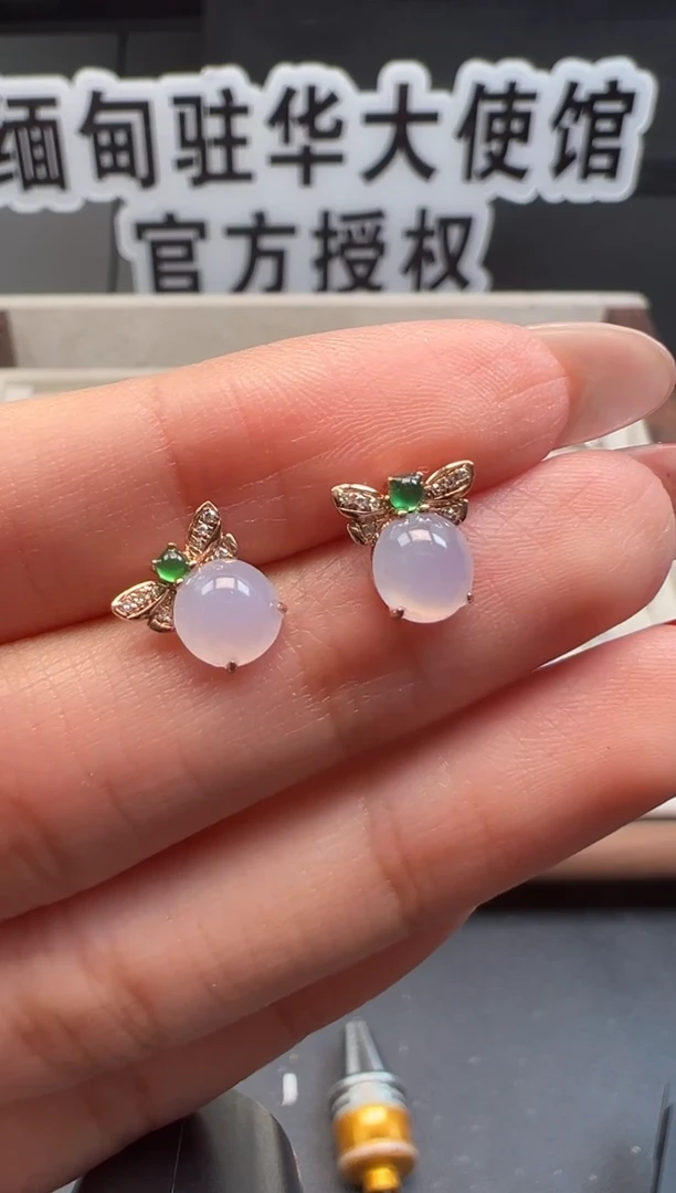 18K金镶嵌翡翠耳饰缅甸珠宝严选