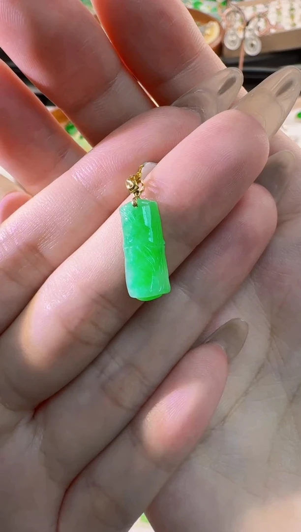 翡翠18K金镶嵌吊坠(不含链)缅甸A货翡翠