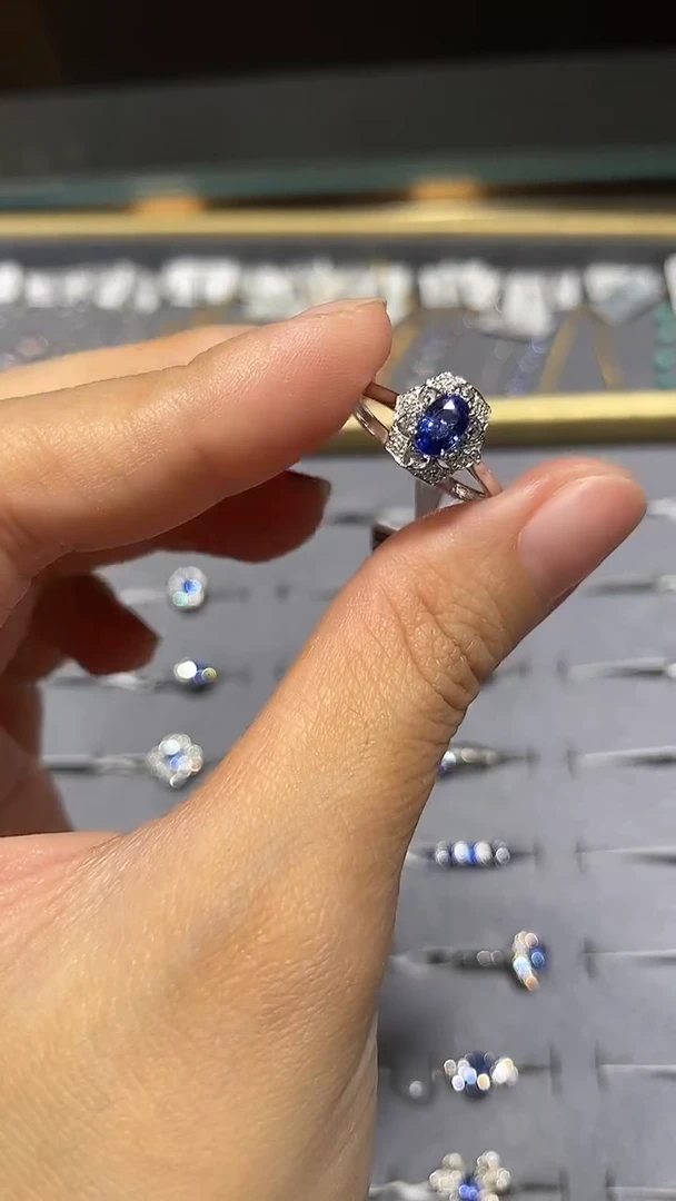 戒指蓝宝石18K金镶嵌