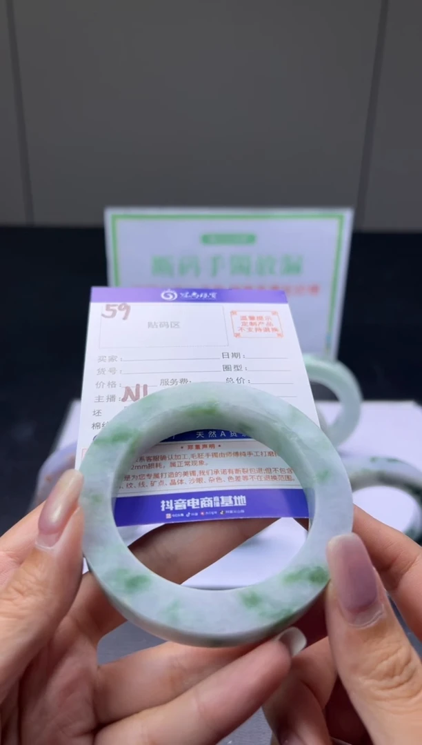 未镶嵌手镯定制翡翠淺***?手镯