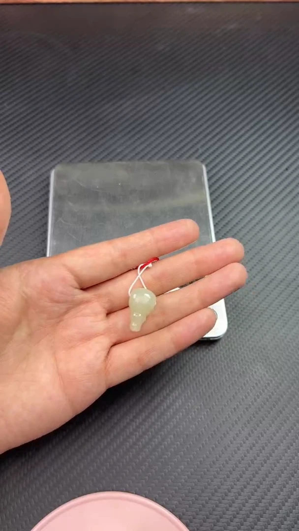 【闪购商品】和田玉吊坠(赠链)未镶嵌且末微色差近矿