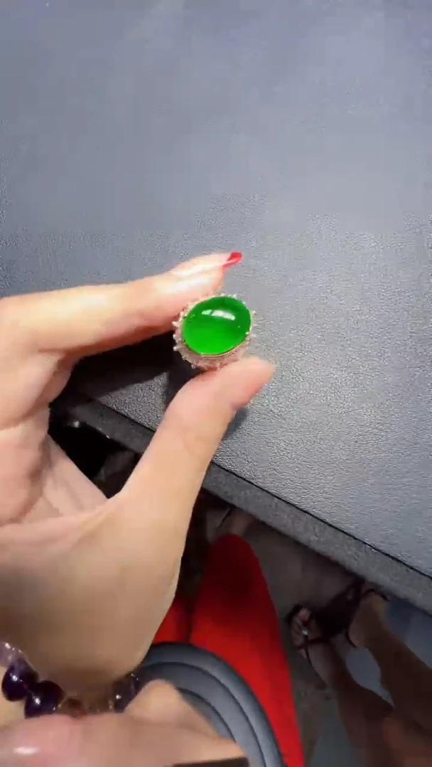 未镶嵌定制翡翠翡翠A货有轻微色差属于正常现象，蛋面多样性发货1
