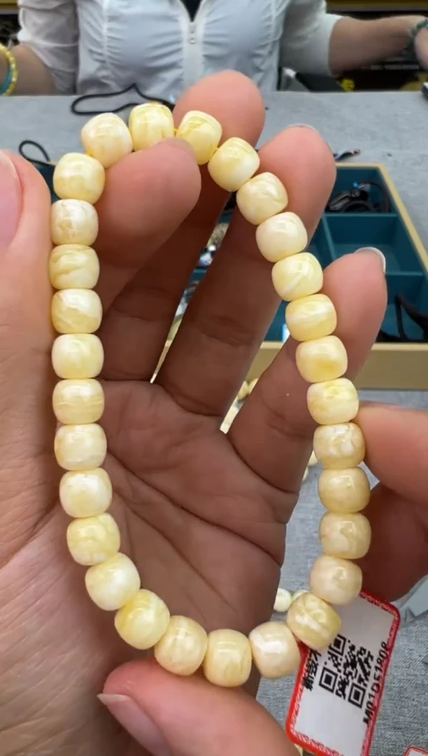 未镶嵌琥珀手链239秒拍号
