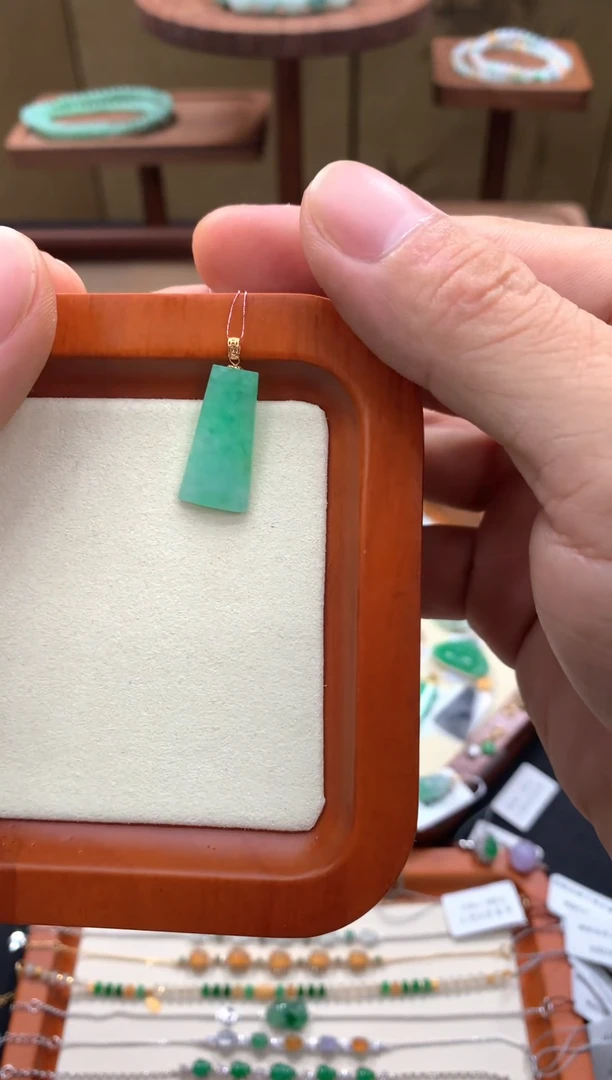 翡翠18K金镶嵌吊坠(不含链)无事牌