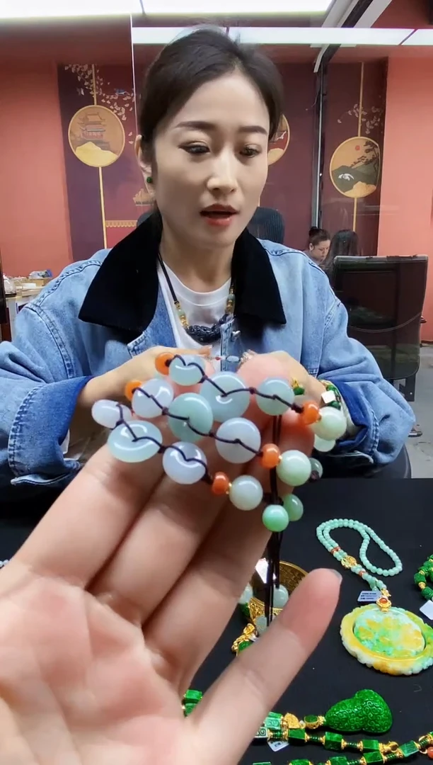 颈饰未镶嵌翡翠手串